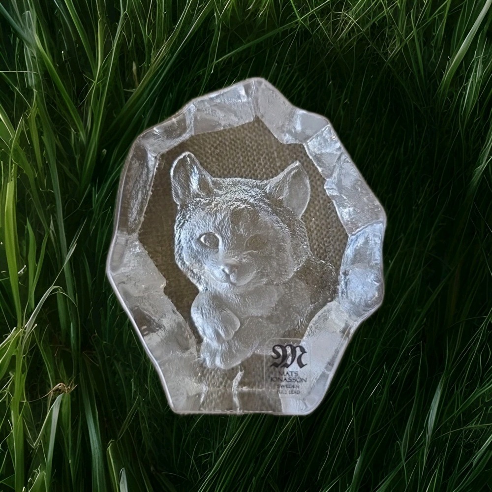 Mats Jonasson MJ of Sweden Crystalโ Paperweight Cougar Cub, Signed by the Artist